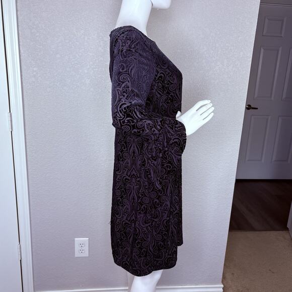 Leslie Fay Dress Burnout Velvet Bell Sleeves Dark Romantic Purple Size 8 - Picture 4 of 6